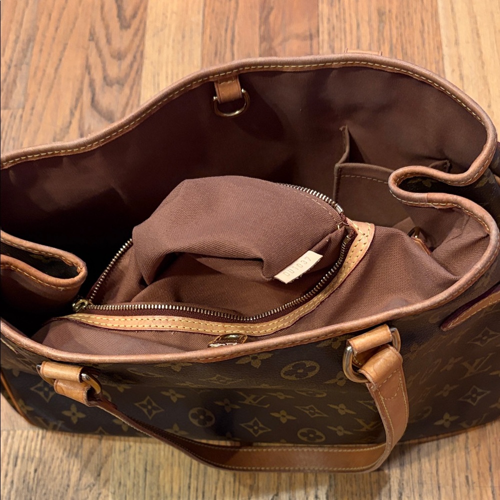Louis Vuitton Batignolle Tote - Picture 6 of 6